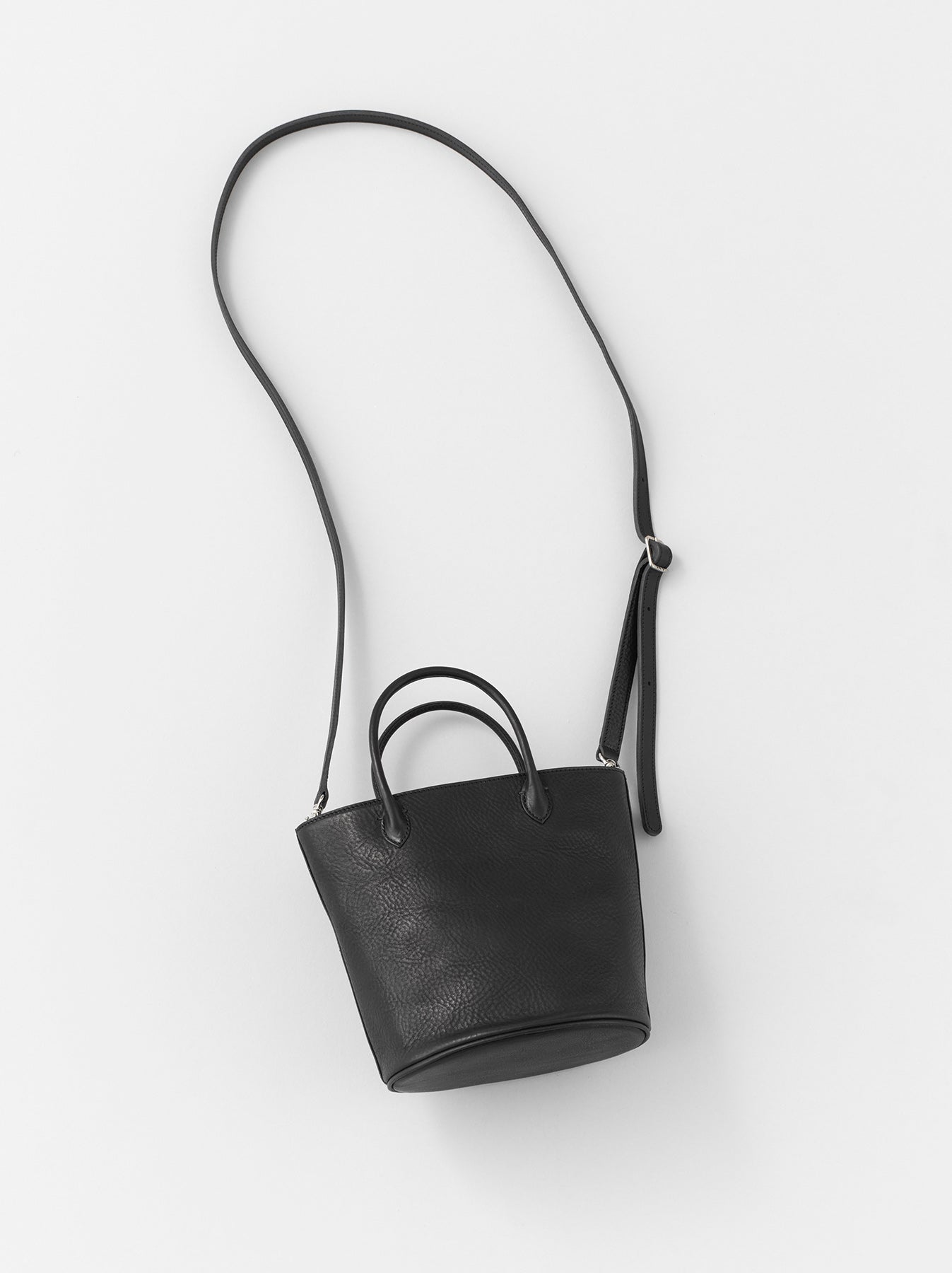 Black_2_0261AB1248148_Bucket-