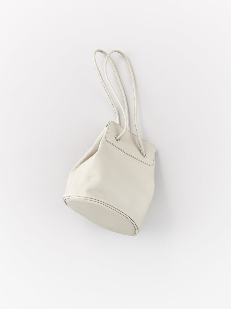 Oval lantern shoulder bag mini (Baby goat)