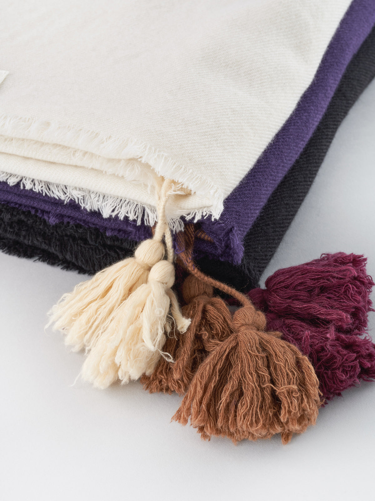 Selvage color tassel shawl – ARTS&SCIENCE ONLINE SELLER