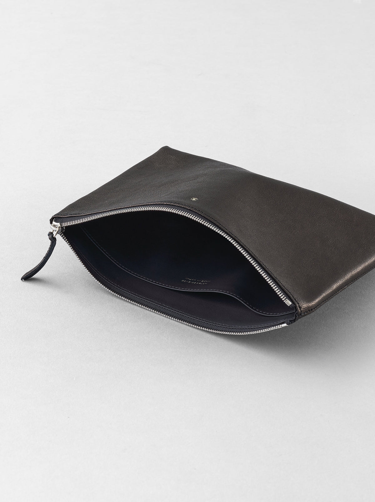 arts&science レザーポーチ Mサイズ Pouch SS (Dyed leather) – ARTS&SCIENCE ONLINE SELLER