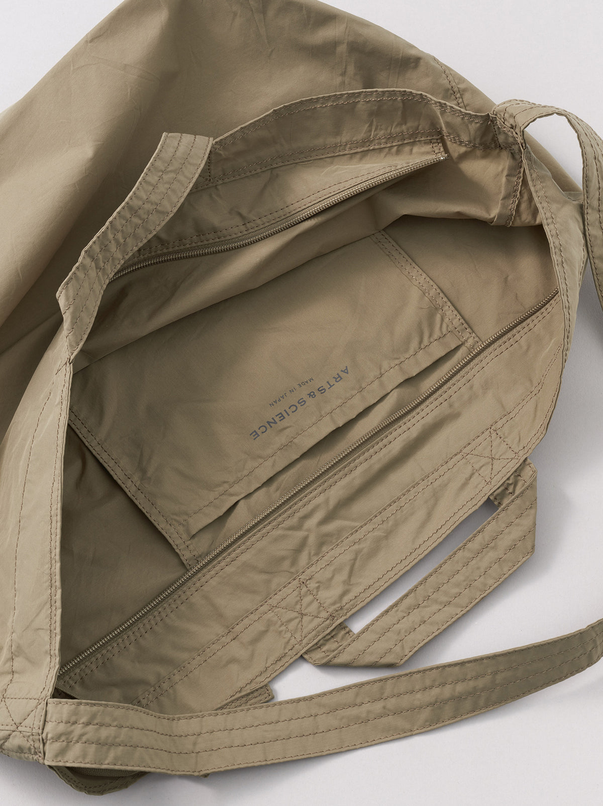 アーツアンドサイエンス Zip 2 way laundry bag – ARTS&SCIENCE ONLINE SELLER
