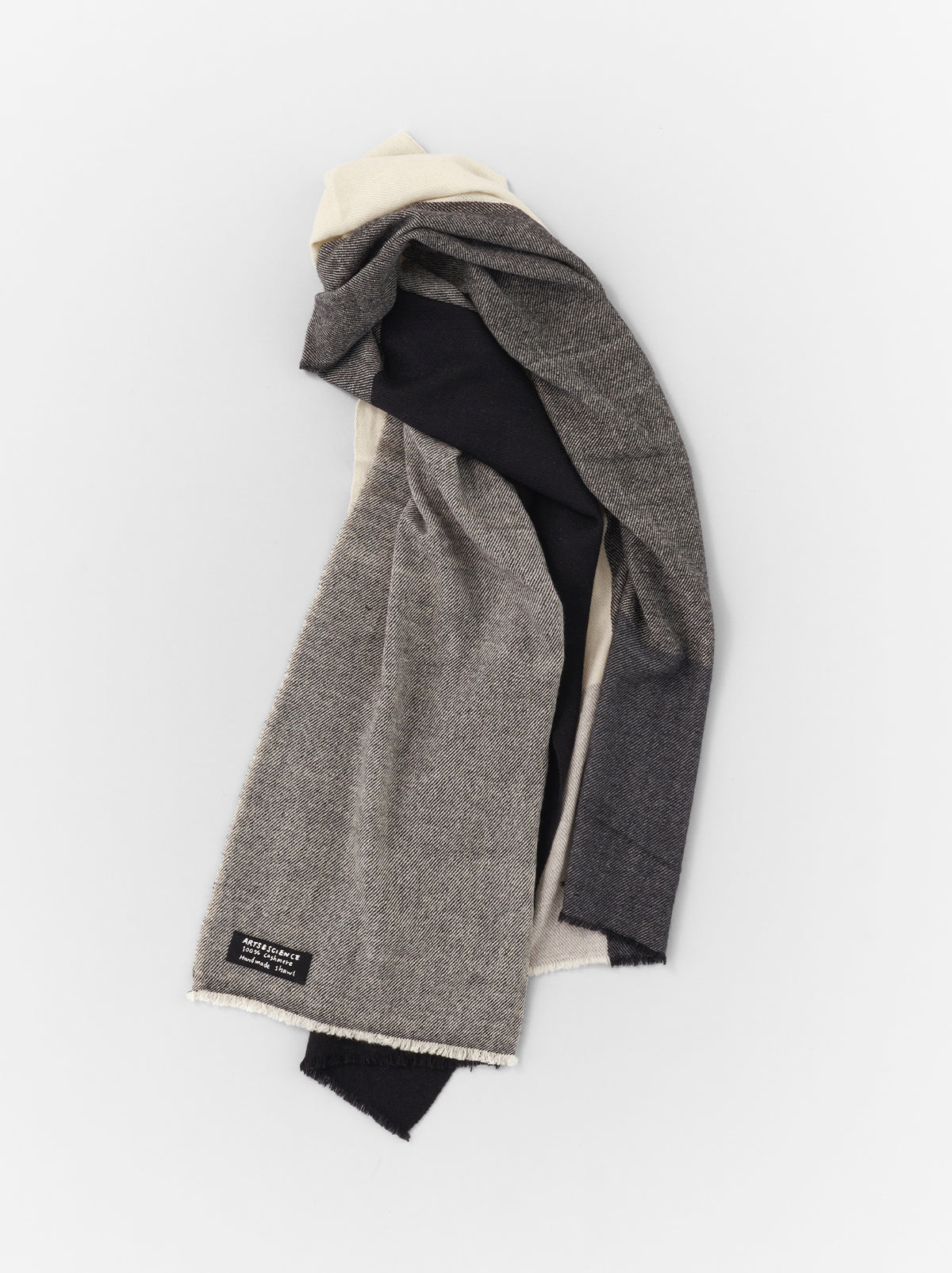 Trio color shawl S – ARTS&SCIENCE ONLINE SELLER