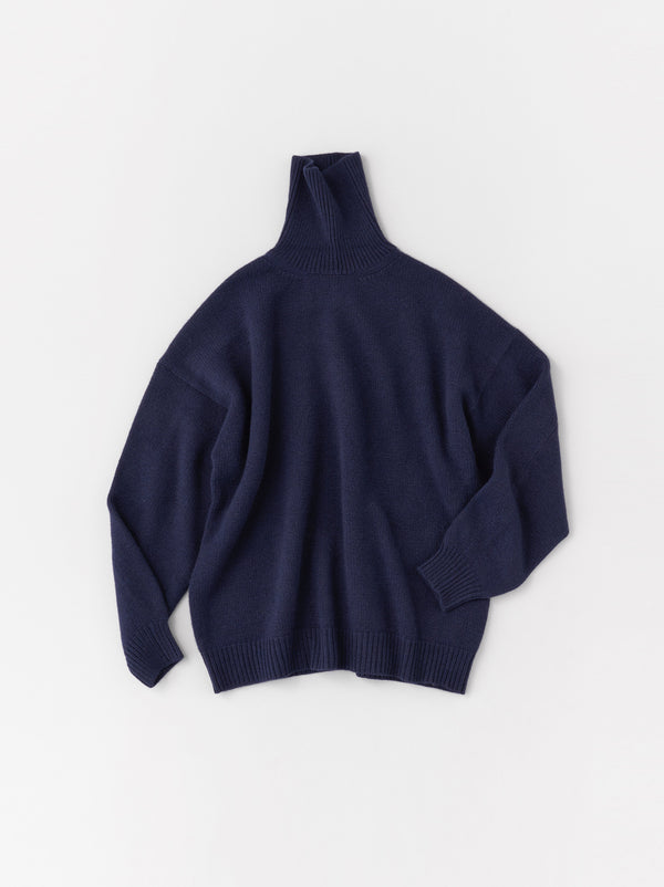 Back line turtle sweater