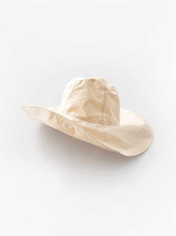 Wide brim plain hat